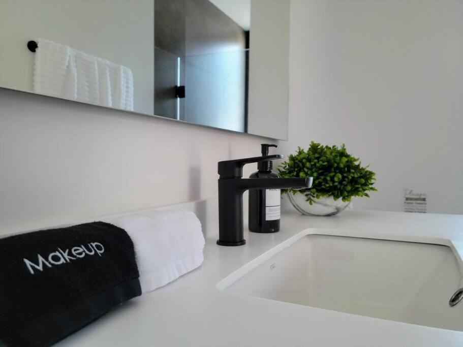 Endless Summer - 2Bed 2Bath Condo - Seasonly Heated Pool With Ocean Views - 5Min Walk To Beach - Fibre Internet - Sleeps 6 Cabo San Lucas Extérieur photo